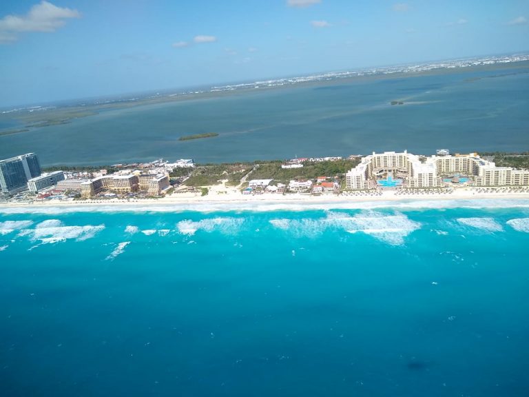 SEMAR mantiene acciones para contener sargazo en Quintana Roo, previo al inicio de la Semana Santa 2021