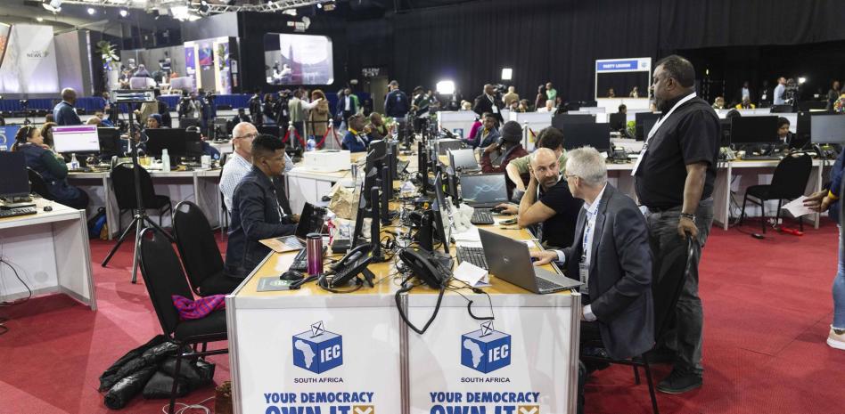 Partido de Mandela gana elecciones pero pierde mayoría absoluta en Sudáfrica