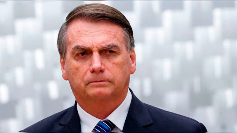 La libertad provisional para un líder controverso: Jair Bolsonaro sale de la prisión para recibir una atención médica crítica en Brasil.